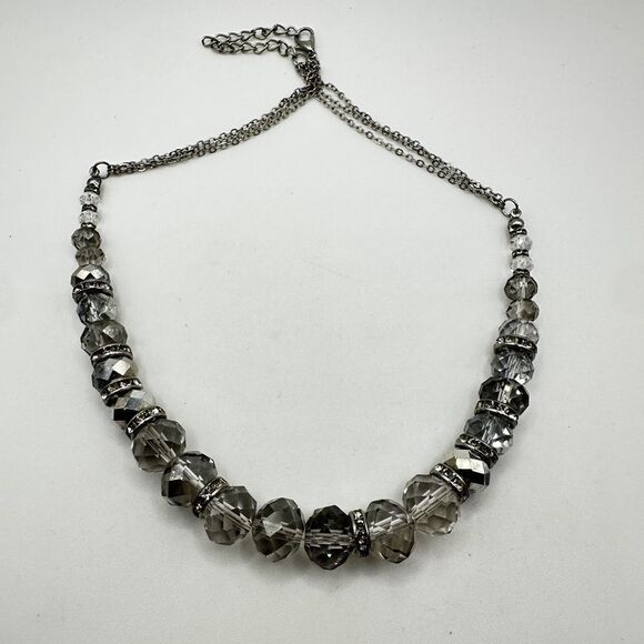 16" Clear and gray faceted crystal beads with rhinestone accent necklace! - Picture 6 of 10